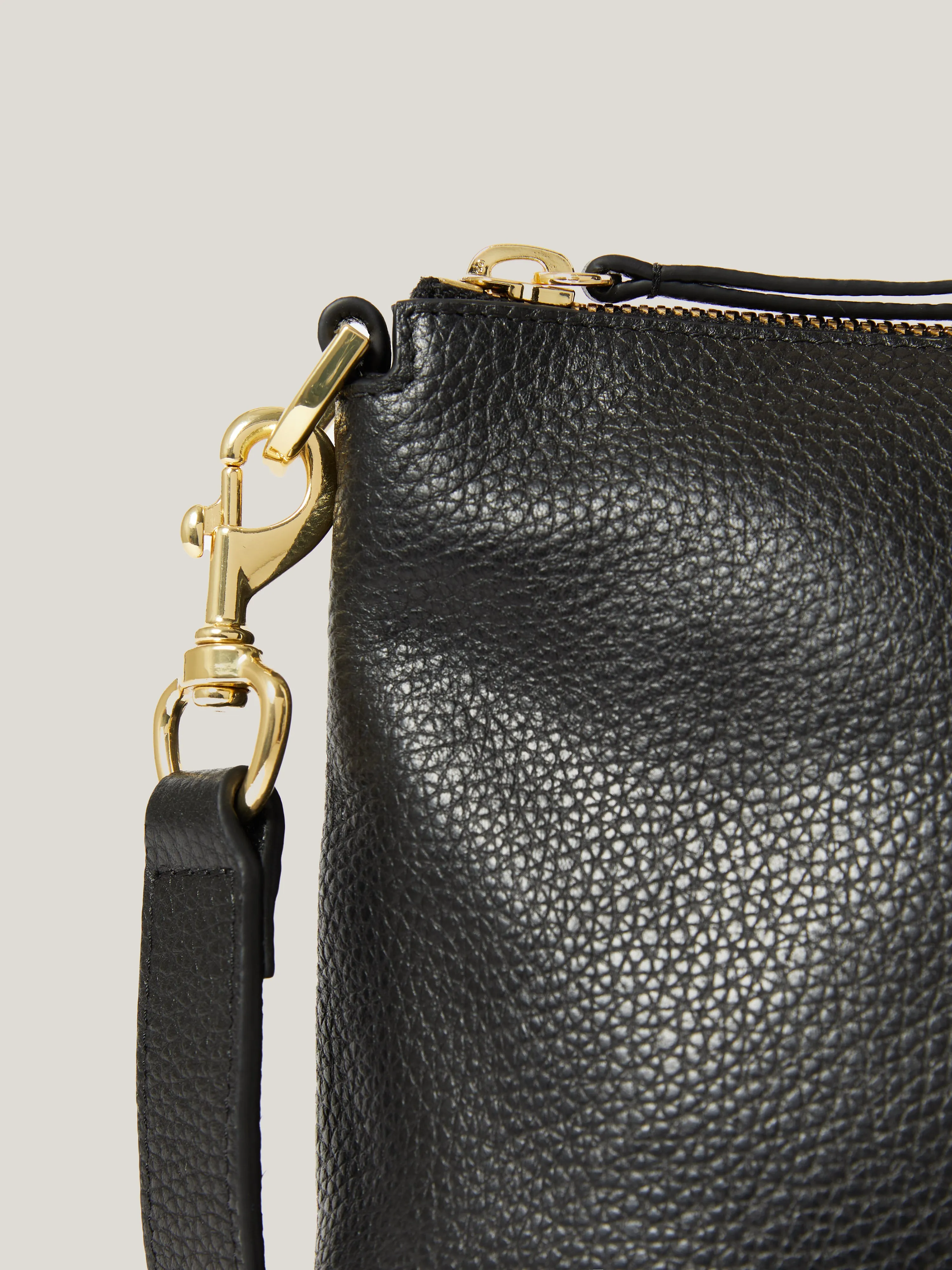 Ava Pebble Leather Crossbody | Black