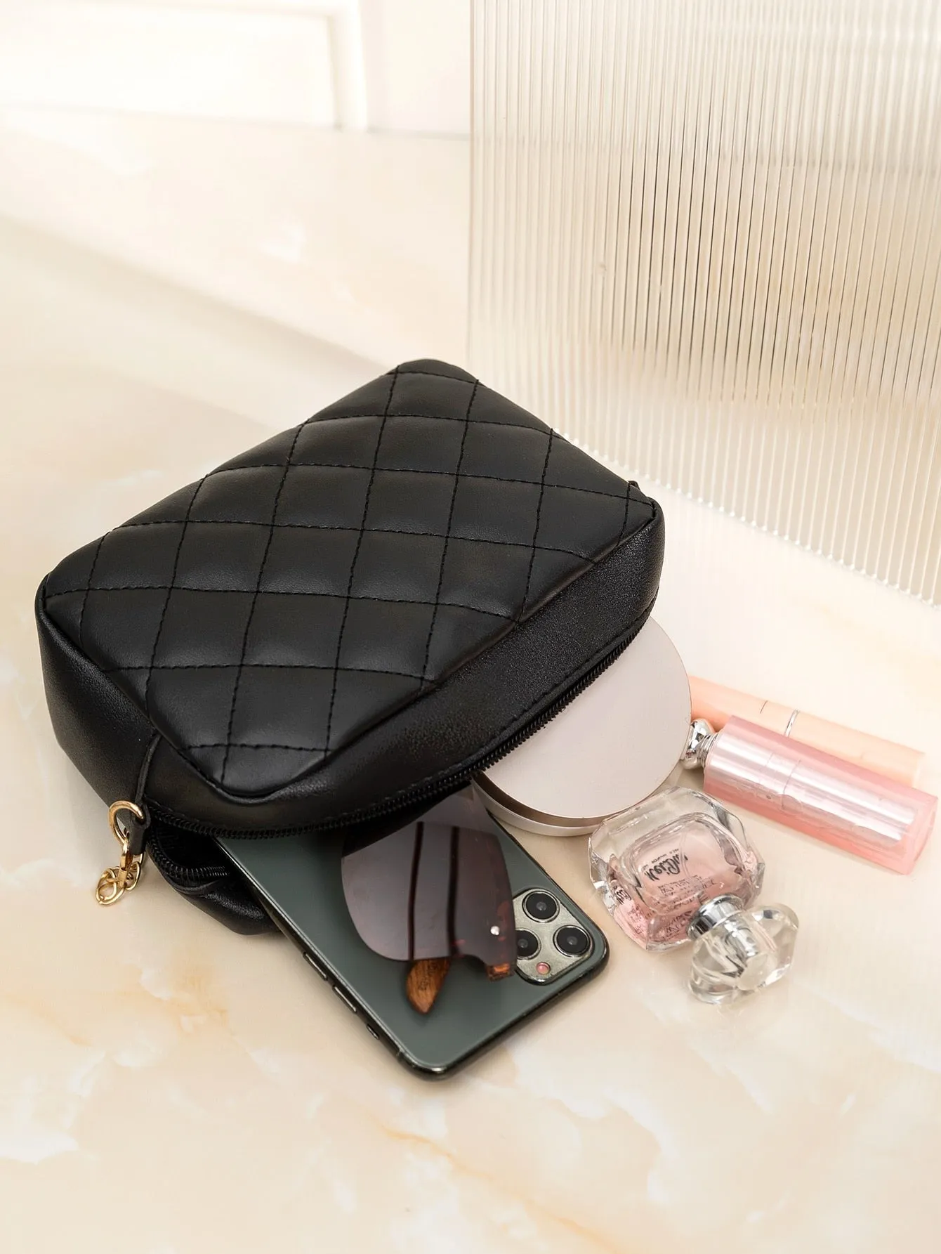 Minimalist Quilted Chain Crossbody Bag